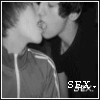 Emo kiss