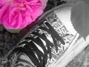 black&white converse + pink rose