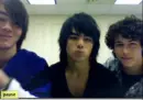joe jonas makes a kissy face