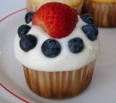 Straberry n blueverry cupcake