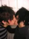 emo kiss