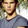 Taylor Lautner<33