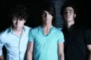 Jonas brothers reaching out