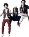 jonas brothers jumping