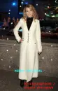 taylor swift with her christmas outfit