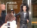 bill has so much fan stalkers