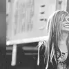 put on ur profile if u lyk avril