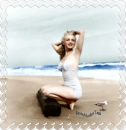 MARILYN MONROE ON THE BEACH.