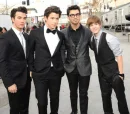 justin biber & Jonas Brothers