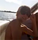 justinbieber no shirt!!!