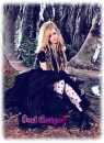 Avril Lavigne ---> Alice In Wonderland!
