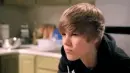 JUSTIN BIEBER EATING CHIPS LIKE A BOSS!!!!