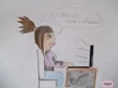 fille surprise devant son ordi