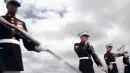 US Marines throwing rifles 