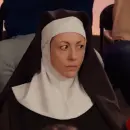 nun shaking here head no