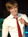 Zac looks so freakin HOT