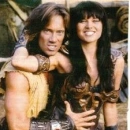 Hercules hugs Xena.