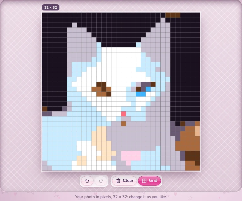 A photo of a white kitten turned into pixel art of 32 by 32 in the Pixel Art Maker